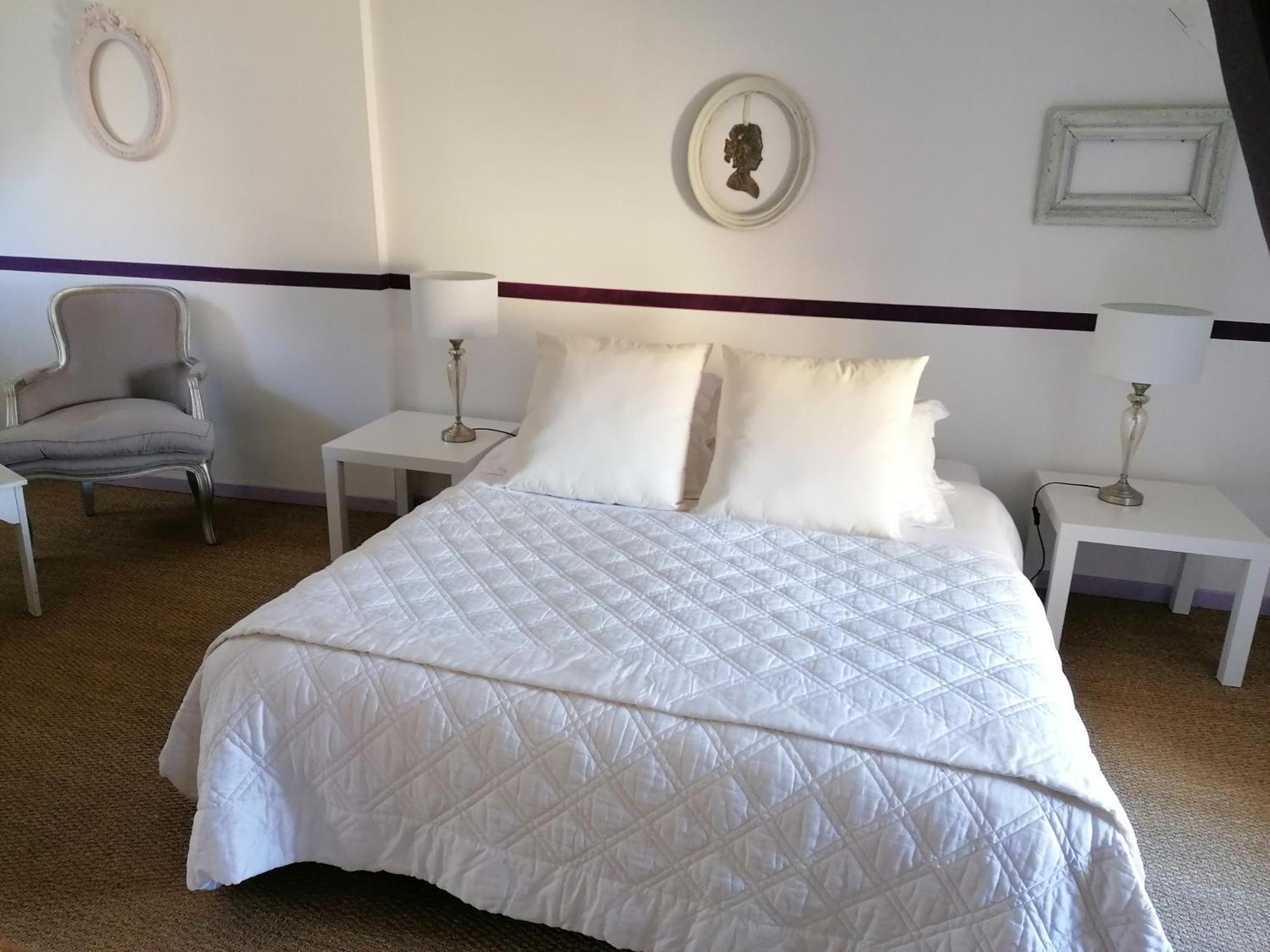 La Malposte Bed & Breakfast Reviers Exterior photo